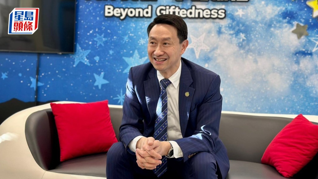 黃金耀接受《星島》專訪時澄清，自己上任初期已有改革測驗之意，改革並非由《審計報告》觸發，反而是學苑的「超前部署」。鍾綽盈攝