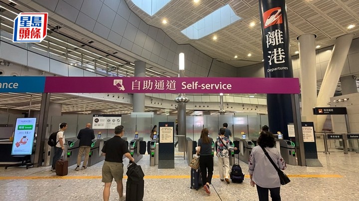 高鐵因信號故障，多班列車一度延誤。梁國峰攝