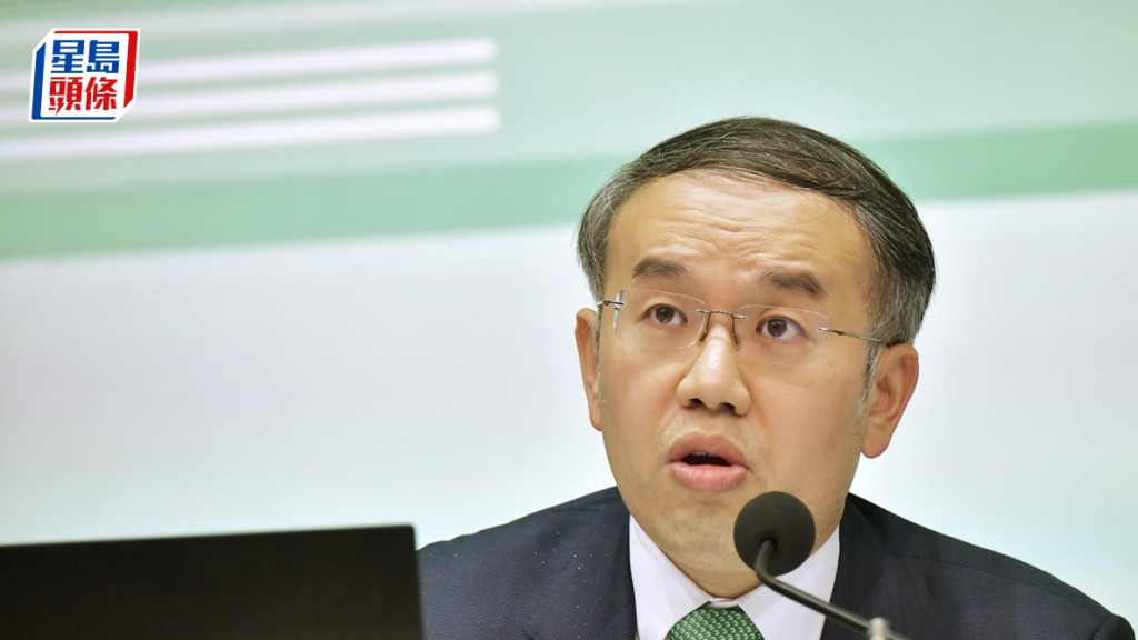 許正宇回覆立法會有關關注中產的質詢時，表示會考慮應否調整經常性的稅務措施。資料圖片