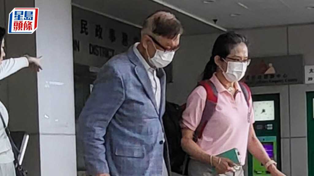 被告王功超(藍西裝)。王仁昌攝