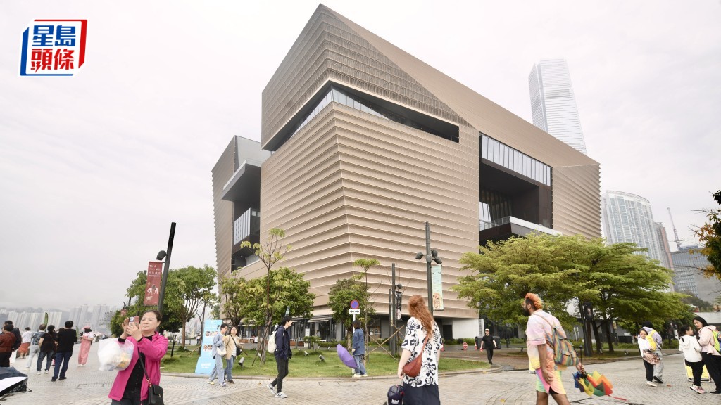 清明連假首日大雨無阻遊興 四川旅客參加140元一日團 行程緊湊僅能故宮門外打卡