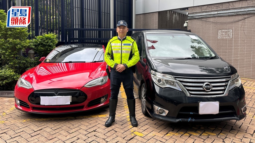 新界南總區交通部打擊非法載客取酬截兩車 。梁國峰攝