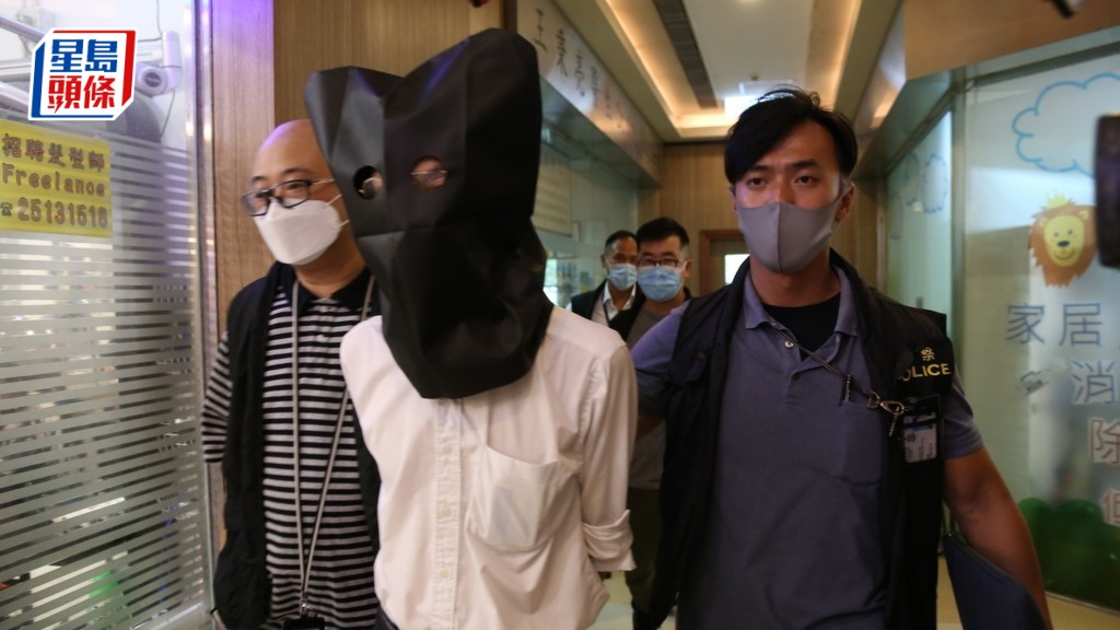 西醫王秉亮（蒙頭者）濫發逾6000張「免針紙」判囚9個月，官批評財迷心竅利慾薰心。資料圖片