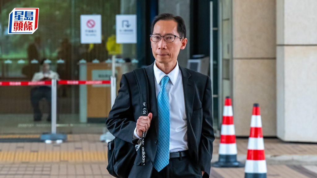 專家證人程志強指死者曾呼吸困難雙手捉床欄，認為院方在「發現事主」上有延誤。鍾健華攝