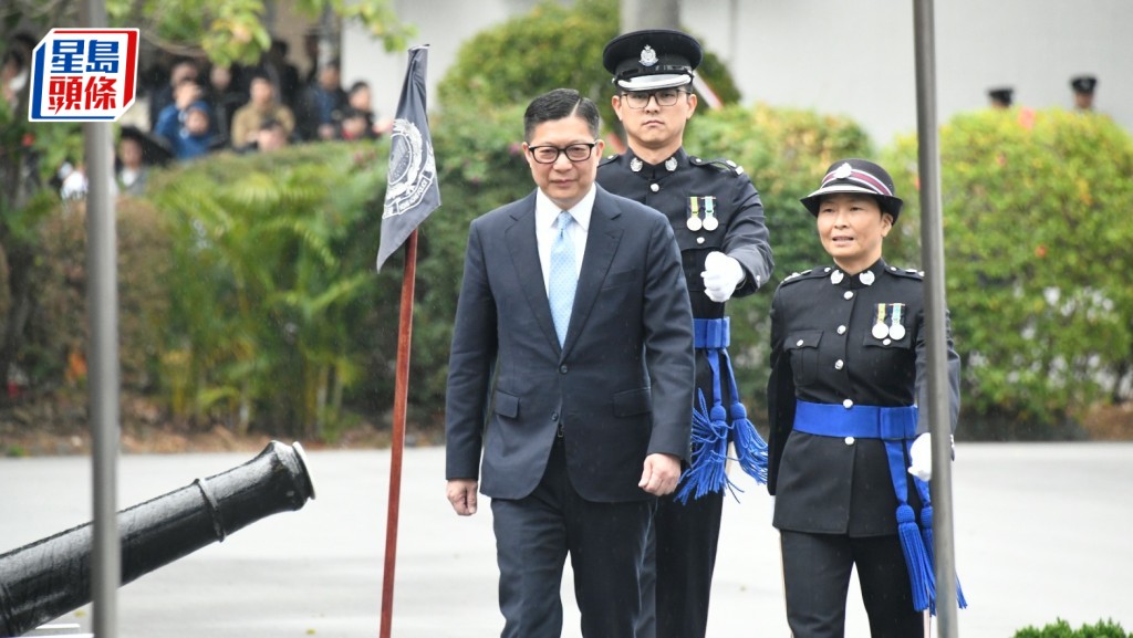 警察學院今日舉行結業會操，保安局局長鄧炳強擔任檢閱官。楊偉亨攝