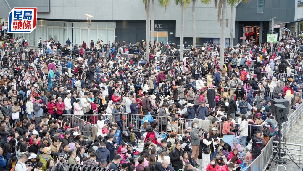 今年內地春節黃金周期間,有140萬人次旅客訪港,當中120萬人次為内地旅客。資料圖片