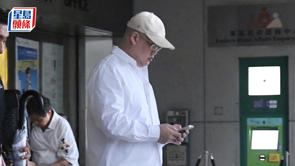 方思遠被控以欺騙手段取得服務罪提堂,他獲准保釋候訊。何君健攝