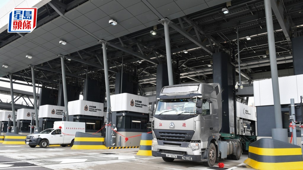 有议员建议延长莲塘口岸货运通关时间，或参考深圳湾口岸24小时运作，以满足物流需求。资料图片