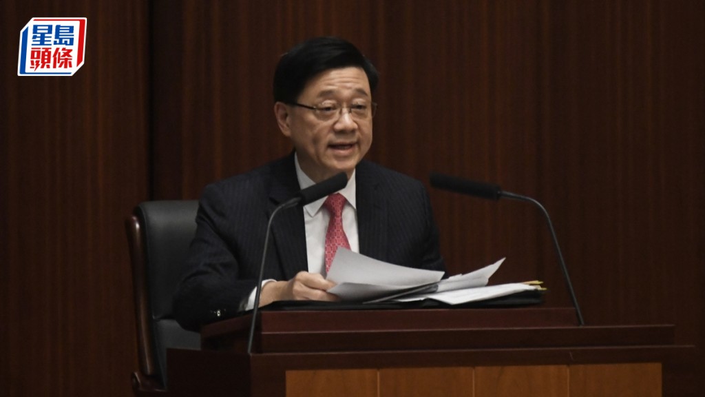 議員倡設盛事經濟KPI,李家超表示必爭取國際歌星來港,成功視乎天時地利人和。何君健攝