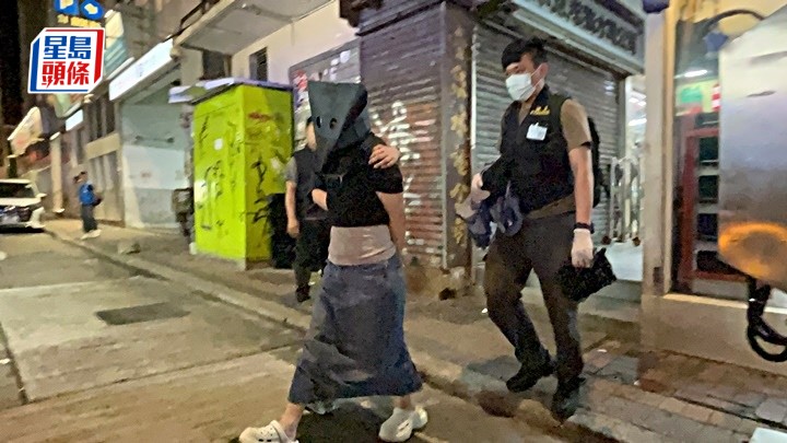 涉案女子被捕帶走。曾志恆攝