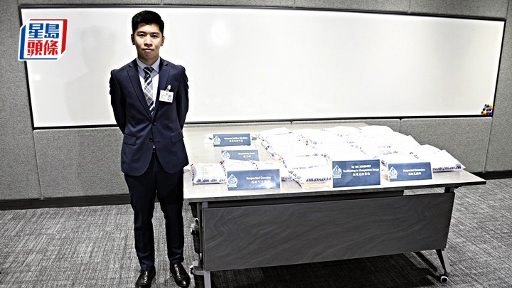 警方展示證物。楊偉亨攝