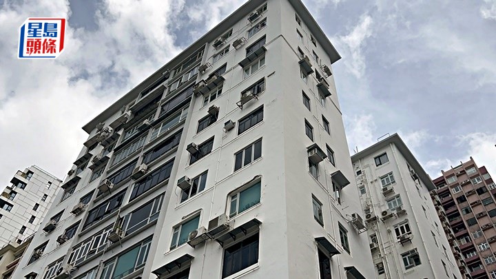 男子在住所燒炭自殺亡。楊偉亨攝