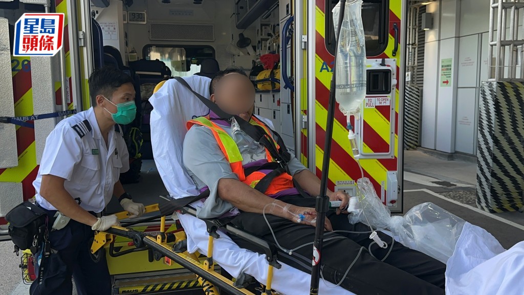 工人左手斷指，連同斷指送院接駁。梁國峰攝