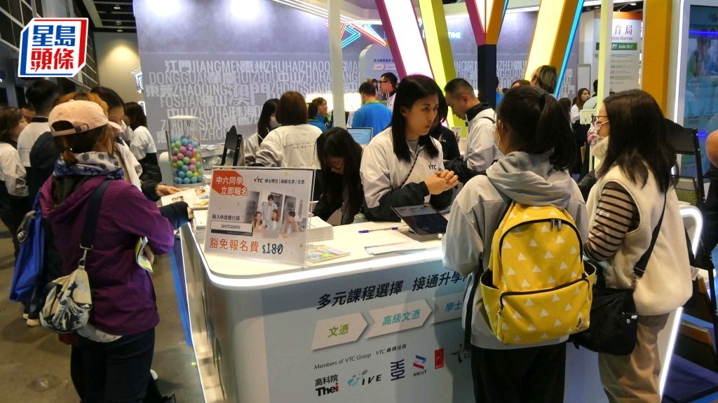 教育及職業博覽今日正式開幕，吸引家長及學生到場參觀。歐文瀚攝