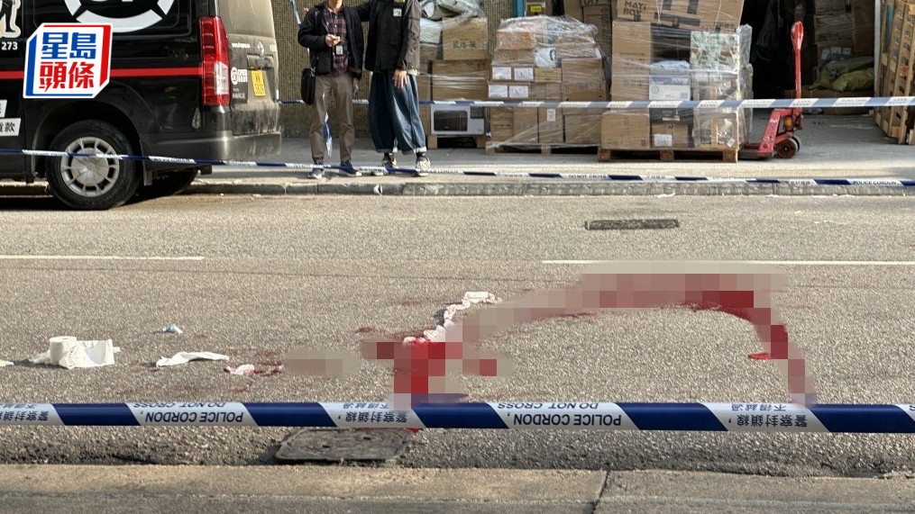 元朗喜業街上月發生當街斬殺案，事後街頭留下血迹斑斑。資料圖片