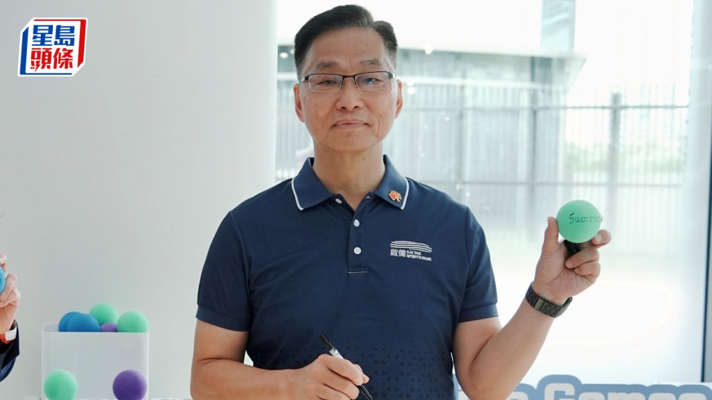 余達松獲頒發行政長官社區服務獎狀。