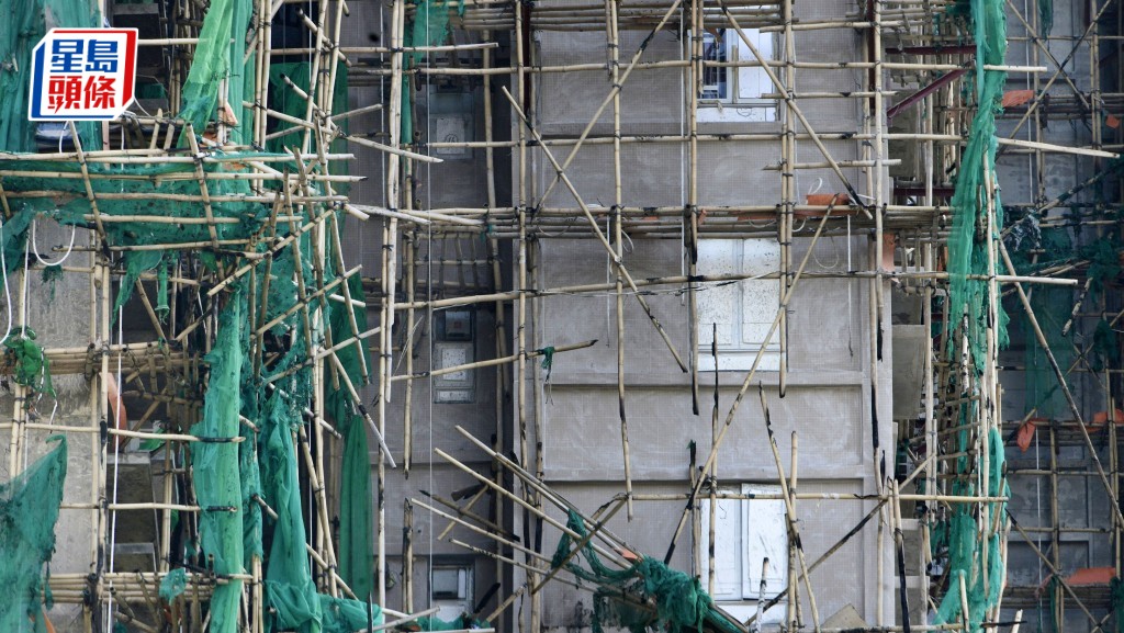 封閉單位窗戶的發泡膠板並不阻燃。