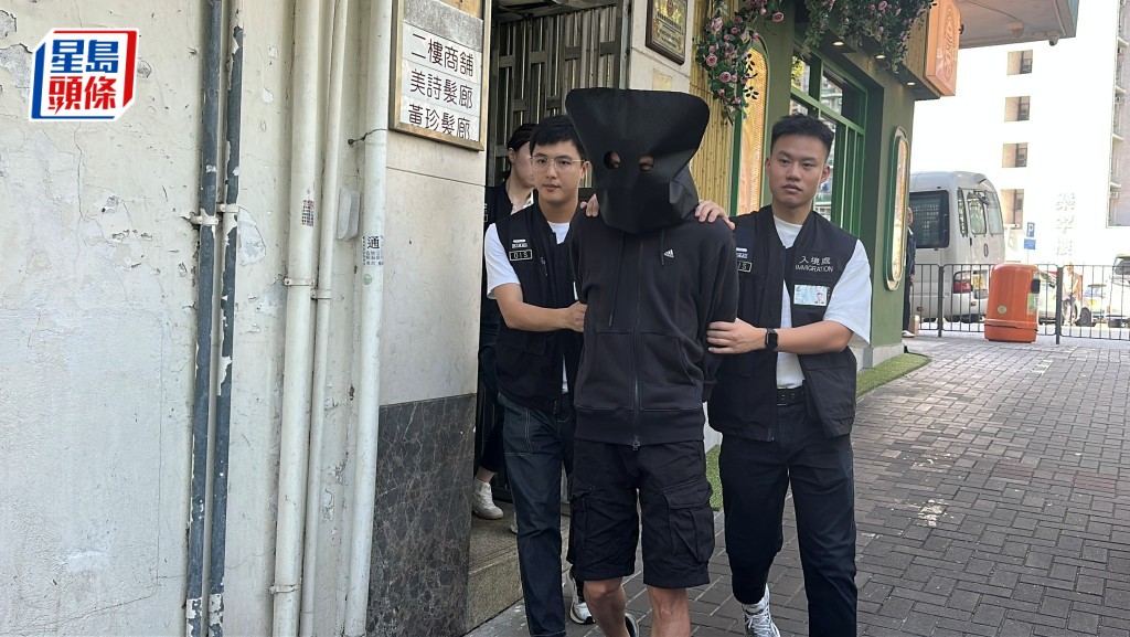 被捕人士帶署調查。劉漢權攝