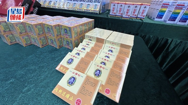 海關展示有關證物。林思明攝