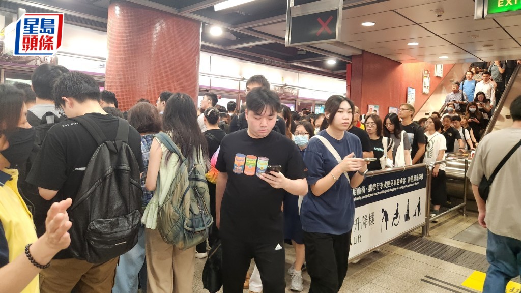 港鐵北角站今早（18日）因信號設備運作不暢順，導致將軍澳綫來往北角站至寶琳或康城站的行車時間增加5至8分鐘。
