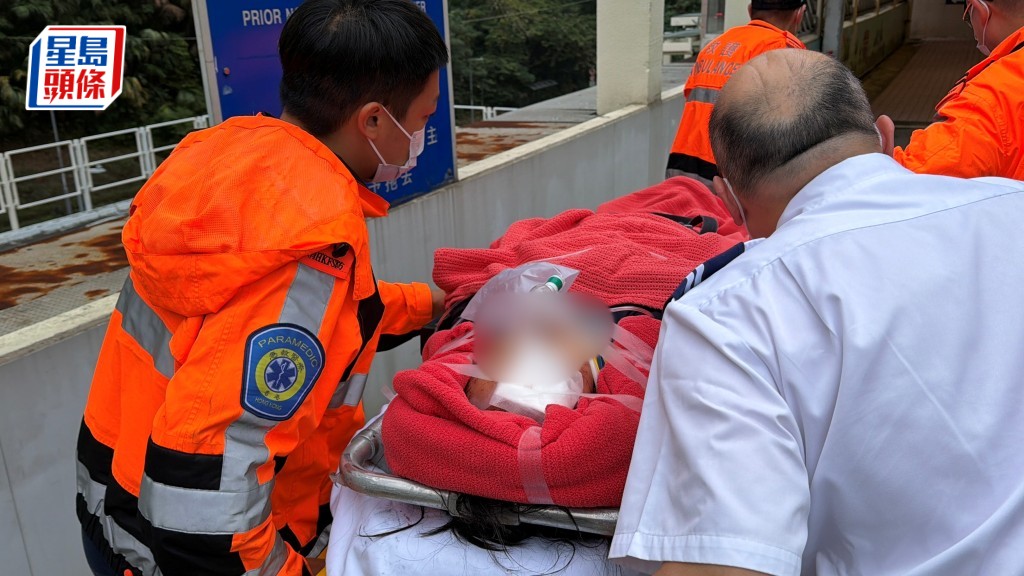 12歲女童墮樓半清醒送院。梁國峰攝