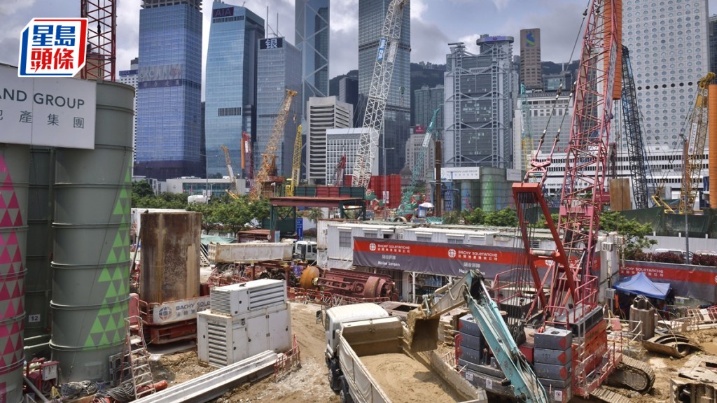 发展局提《建造业付款保障条例草案》立会首读 盼改善建造业拖延付款 工人欠薪情况。资料图片，与事件无关