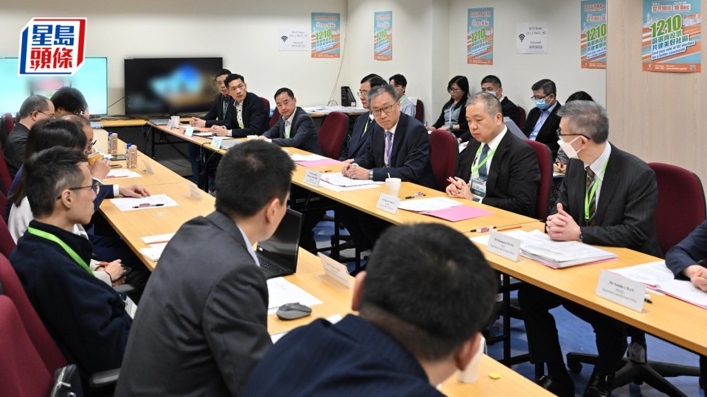 陸啟康今早主持危機管理委員會第二次會議聽取各政府部門代表匯報。政府新聞處