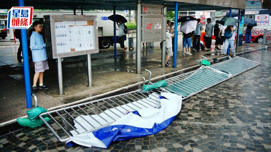 暴雨後斜坡的風險仍然存在,市民應遠離斜坡,避免到山上遠足。資料圖片