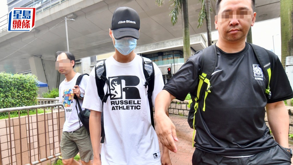 被告汤建聪（戴帽及口罩）否认非礼女同事。卢江球摄