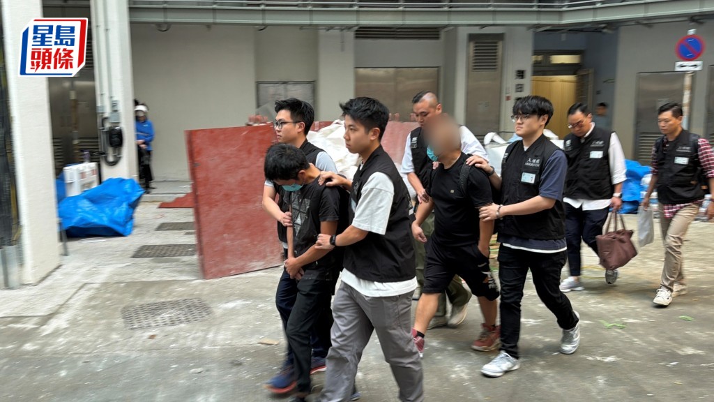 被捕非法勞工帶署調查。梁國峰攝