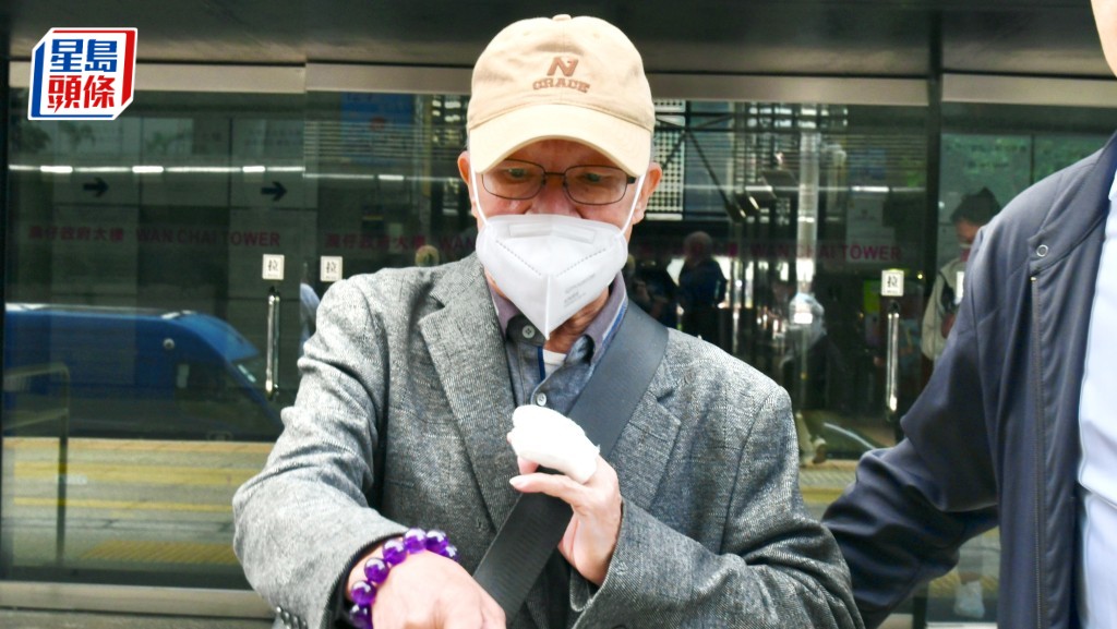 何伯何太涉互毆案早上在區域法院首次聆訊。盧江球攝