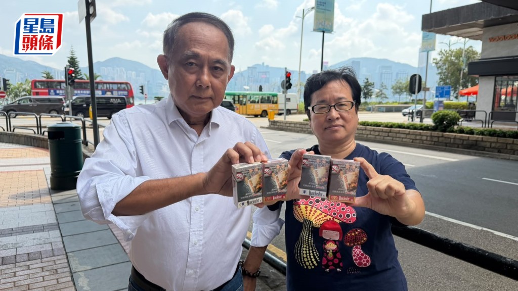 香港報販協會主席林長富（左）、深水埗報紙檔檔主林潔卿（右）