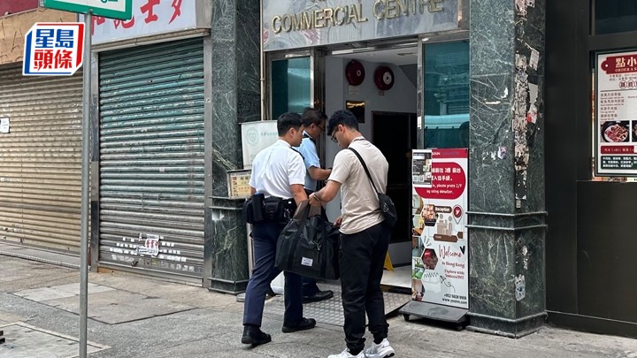 警员到宾馆调查。蔡楚辉摄