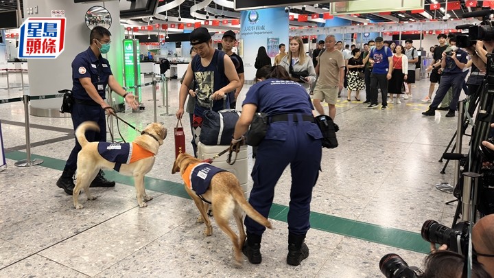 跨部門將於國慶黃金周,加強打擊旅客非法攜帶受管制食物入境。梁國峰攝