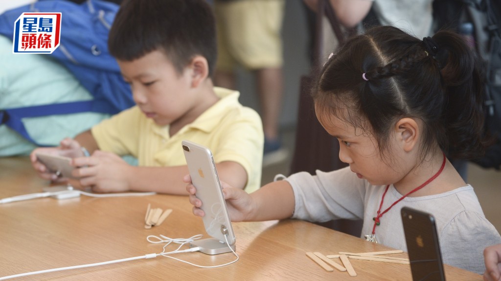 有議員關注立法規管嬰幼兒使用電子屏幕產品的事宜。資料圖片