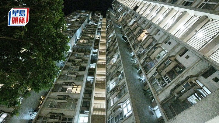 峰華邨曉峰樓。資料圖片
