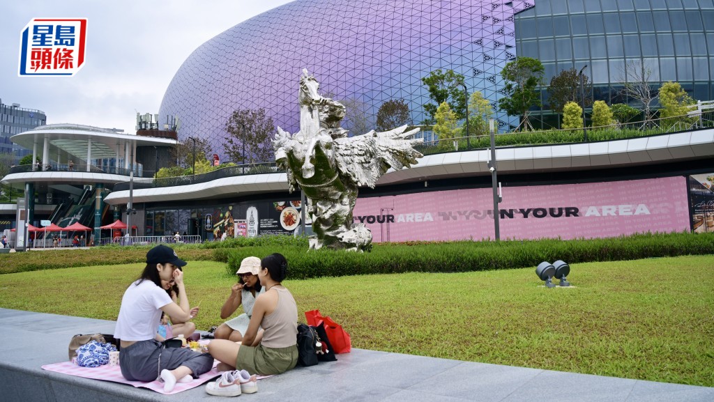啟德體育園︱《壯志凌雲》矗立星海園 武士策騎騰空躍 展港衝前雄心志