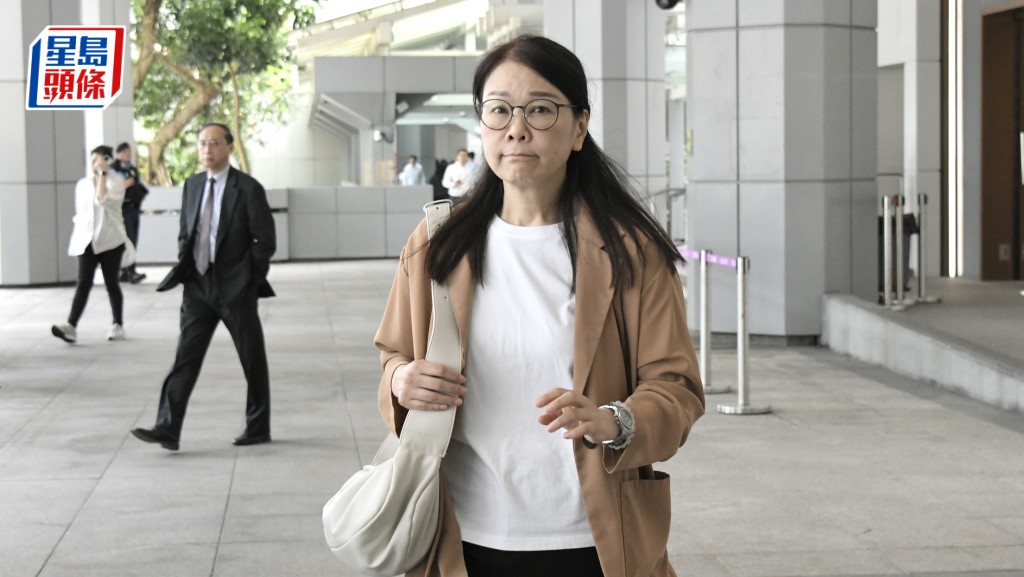 麥麗萍供稱胞姊麥銀麗玩弄親情，向她借器典當周轉後「借完無回頭」。黃偉強攝