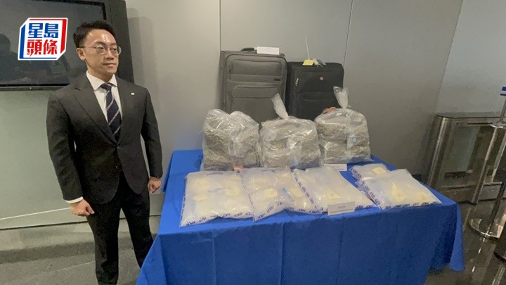 警方展示證物。楊偉亨攝