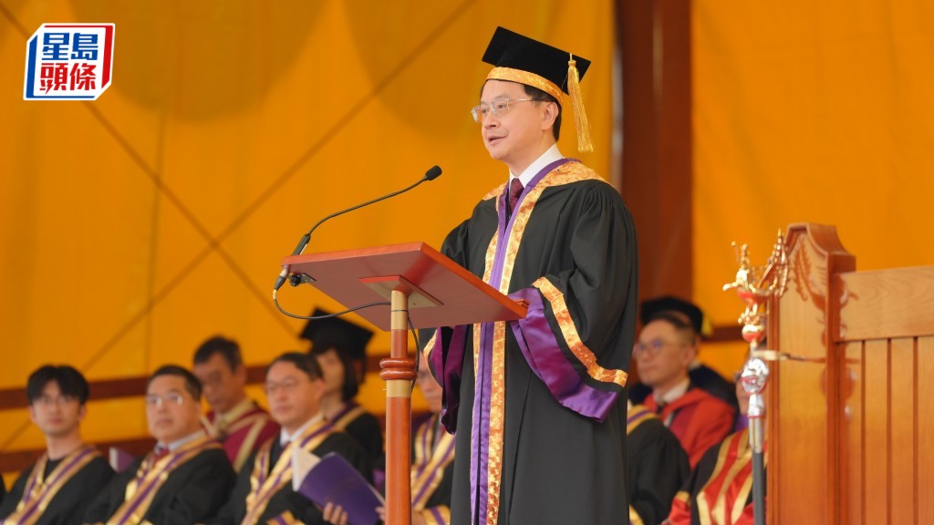 盧煜明首度以中大第九任校長身份在畢業典禮上致辭。中大提供