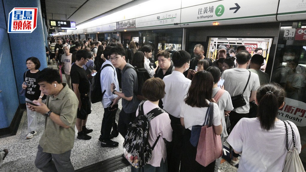 「落波」後打工仔趕上班 市民讚天文台安排尚可 稱有足夠時間準備出門