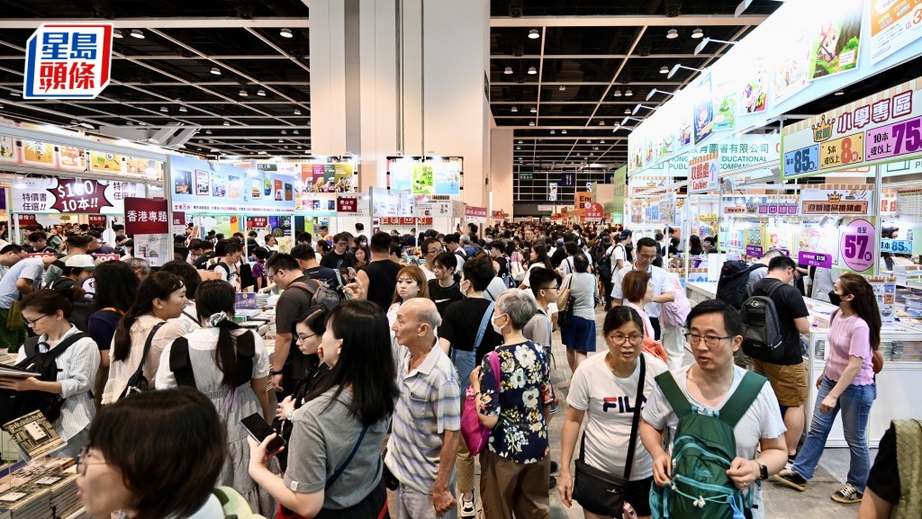 書展2025|三號風球無阻書迷熱情 市民趕颱風前掃貨 展商:銷情樂觀