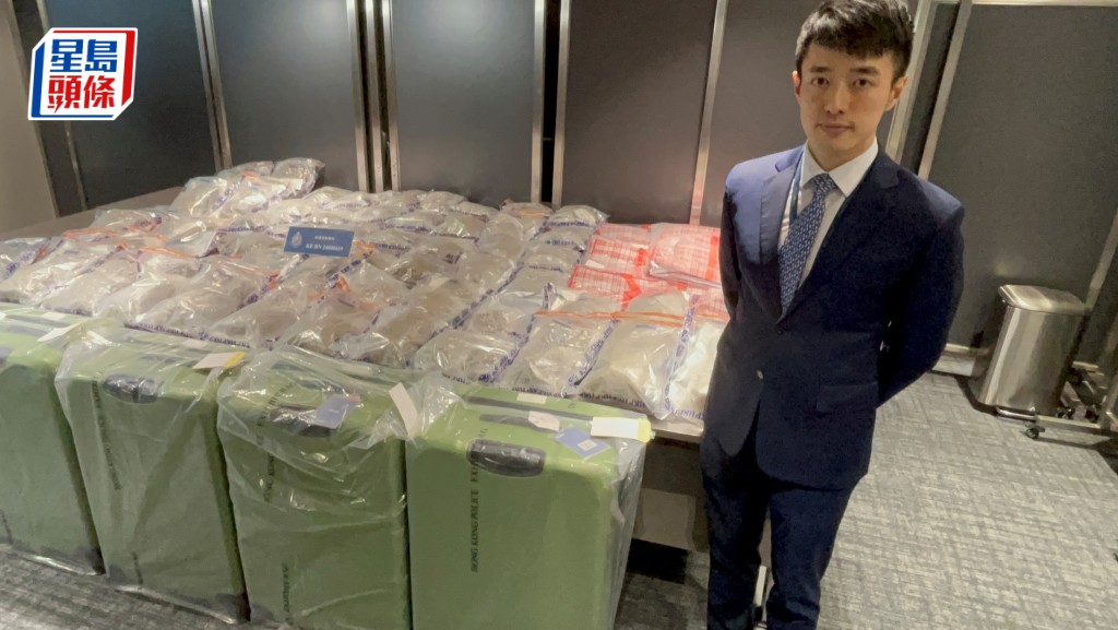 警方在青衣一停車場截查目標男子，在其車輛內搜出值3200萬元大麻花。楊偉亨攝