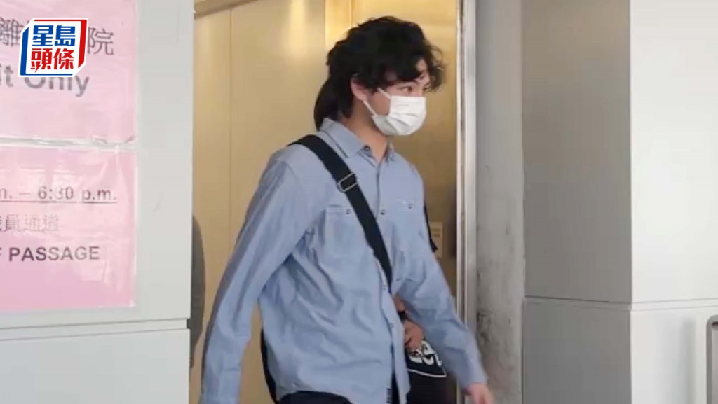 侍應徐凱駿因侮辱國旗國歌原被判入教導所，獲准保釋等候上訴後多時已年滿21，今上訴得直，即時釋放。劉曉曦攝