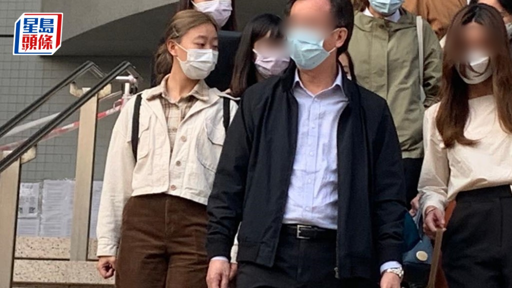陳正雯（白外套）在理大外圍參與非法集結罪成，判囚12個月。資料圖片