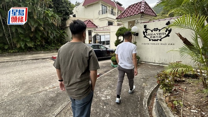 碧濤花園獨立屋遭爆竊,警員到場調查。蔡楚輝攝