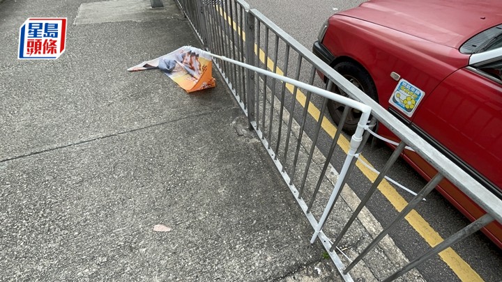 立法會選舉直幡折曲墮地。楊偉亨攝