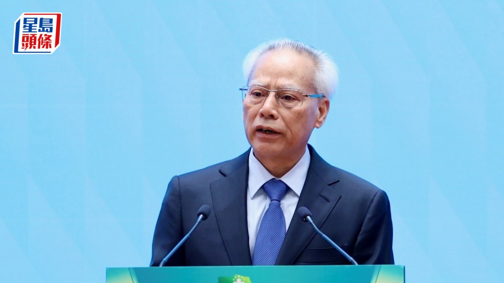 岑浩輝今日率領新一屆政府各主要官員和檢察長會見傳媒。資料圖片