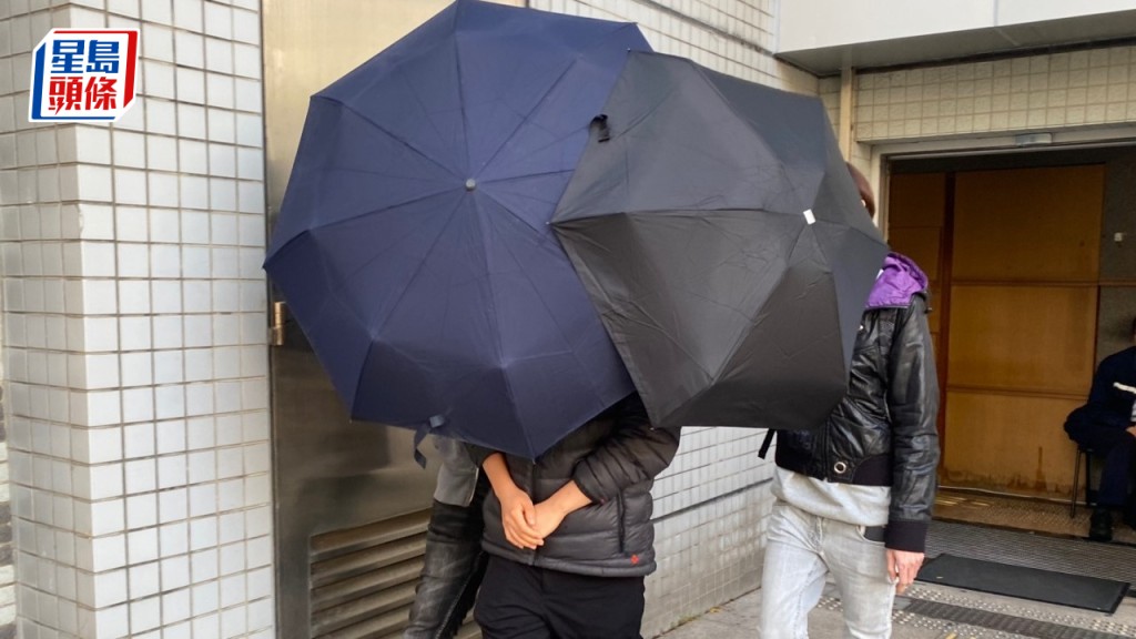 被告陳柏叡(雙手交叠者)涉侮辱國歌4月受審。蘇芷榆攝