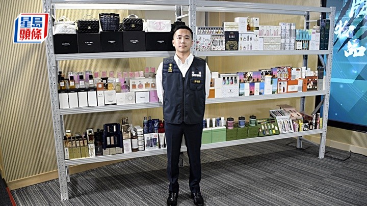 海關展示檢獲的物品。楊偉亨攝